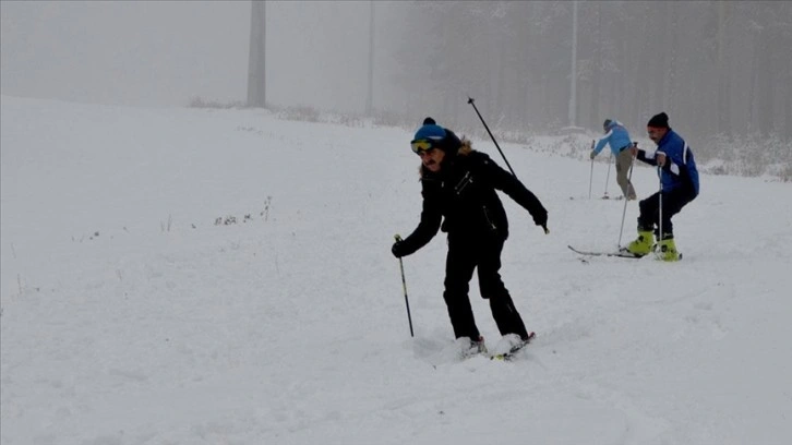 Cıbıltepe'de turizmciler sezonun geçmiş kayağını yaptı