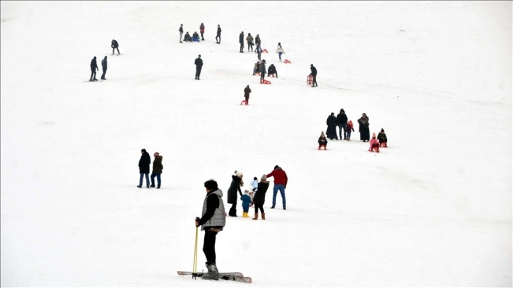 Muş Kayak Merkezi 1,5 sene sonradan kayakseverleri ağırlamaya başladı