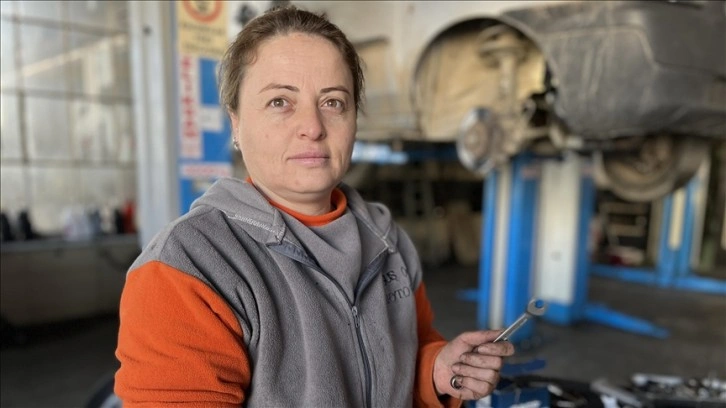 Oto tamircisi 'Serpil usta' öbür hanımlara esin edinmek istiyor