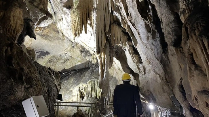 Zindan Mağarası ziyaretçilerini tabiat ile iç içe tarihte seyahate çıkarıyor
