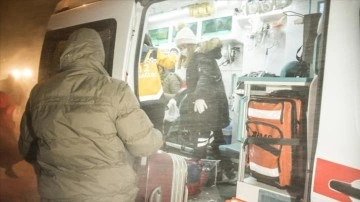 Kars'ta tevellüt sancısı başlamış olan avrat ekiplerce hastaneye ulaştırıldı